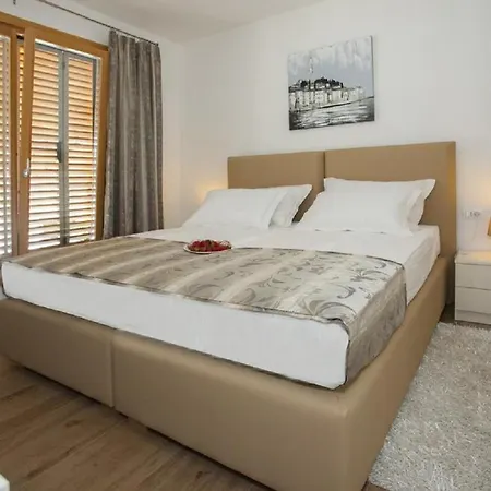 Apartment Netflix The Weekend Away Movie Penthouse In *
