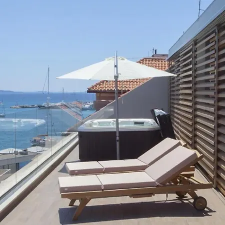 Netflix The Weekend Away Movie Penthouse In Apartment Split
